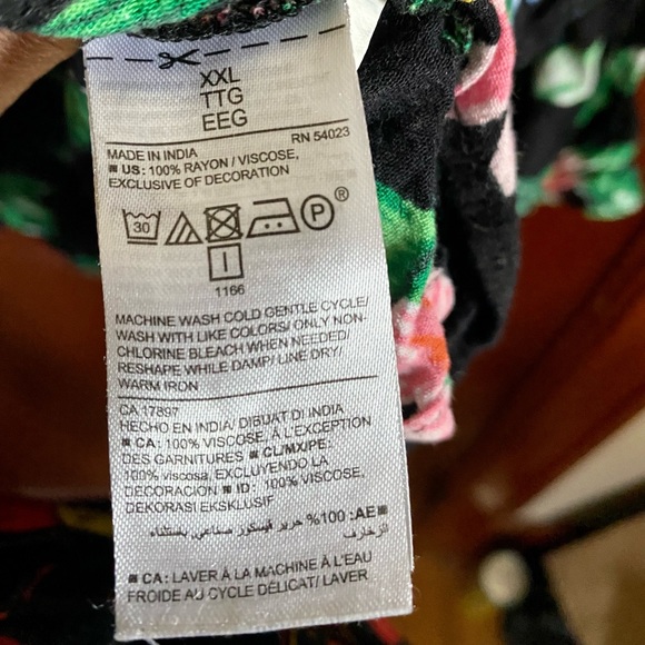 Plus Floral Blouse - Picture 4 of 8